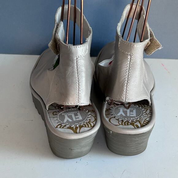 Fly London sandal size 8 wedge gold shimmer slingback peep toe EU 39 - Picture 3 of 10